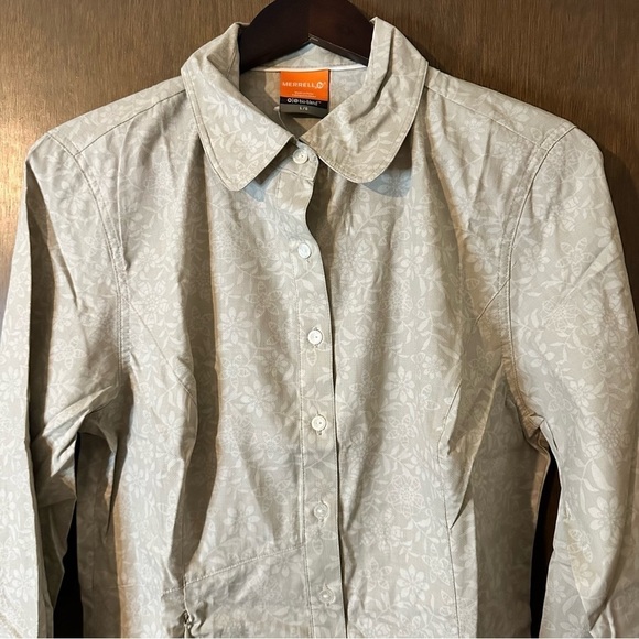 Merrell Cream Zanzibar Button Down Long Sleeve Top Floral Pattern Sz L NWT - Picture 3 of 16